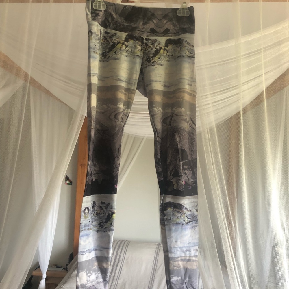Onzie Yoga Leggings Size XS - Picture 5 of 7